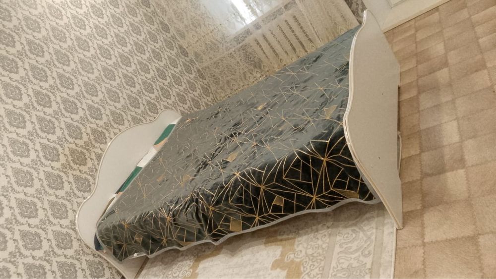 Кровать двухспальная с матрасом