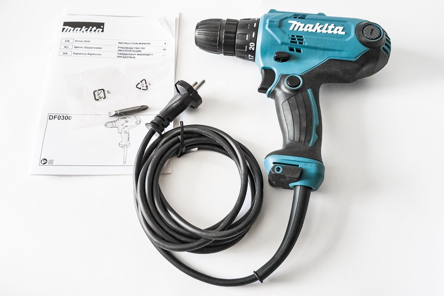 электрическая дрель-шуруповерт Makita DF0300