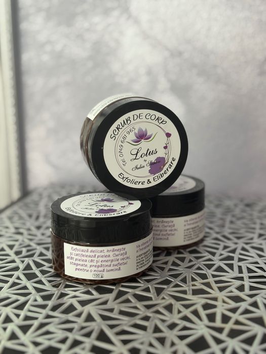 Scrub de corp cu cocos și mango