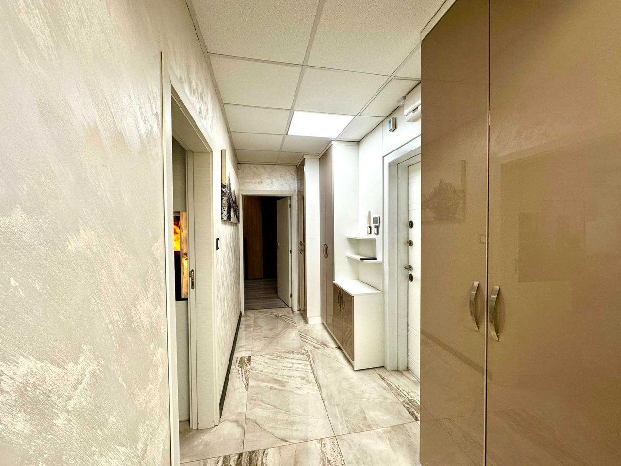 Дава се под наем Тристаен апартамент в София, Център - 100 кв.м за 816 € - Снимка #10