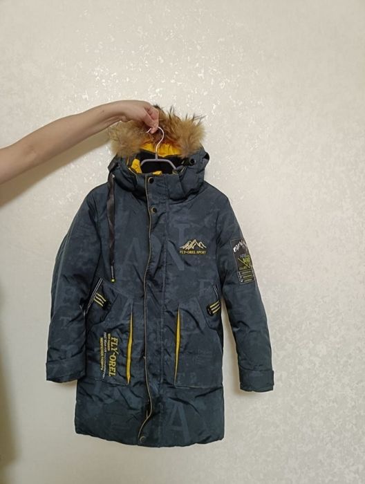 Продам куртки для мальчика и для девочки и комбез