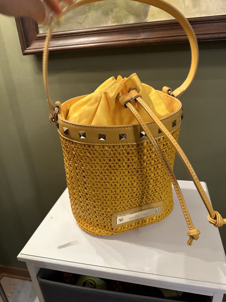 Нова чанта Valentino жълта раничка бъкет изкуствена кожа