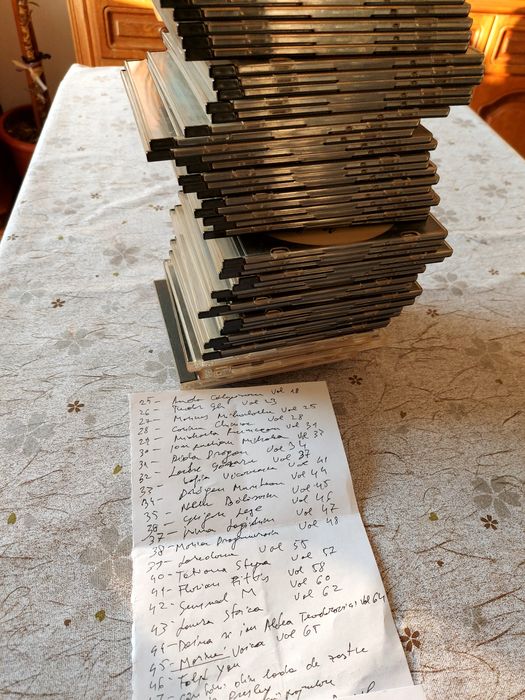 Vând CD /DVD uri din colecția propie