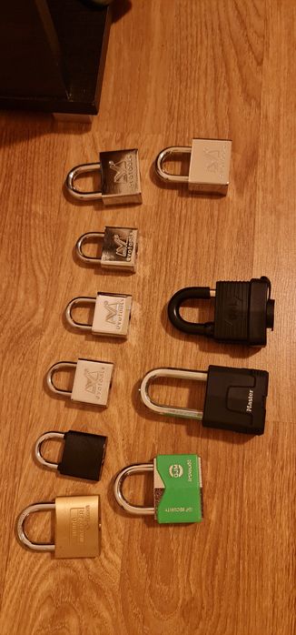 Vând lacate la preț avantajos