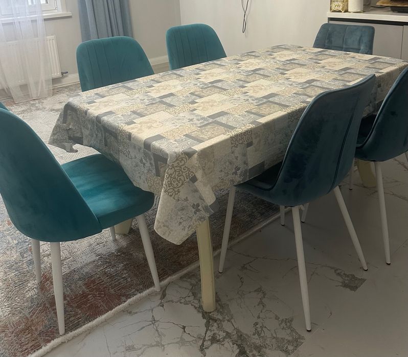 Стол со стульями