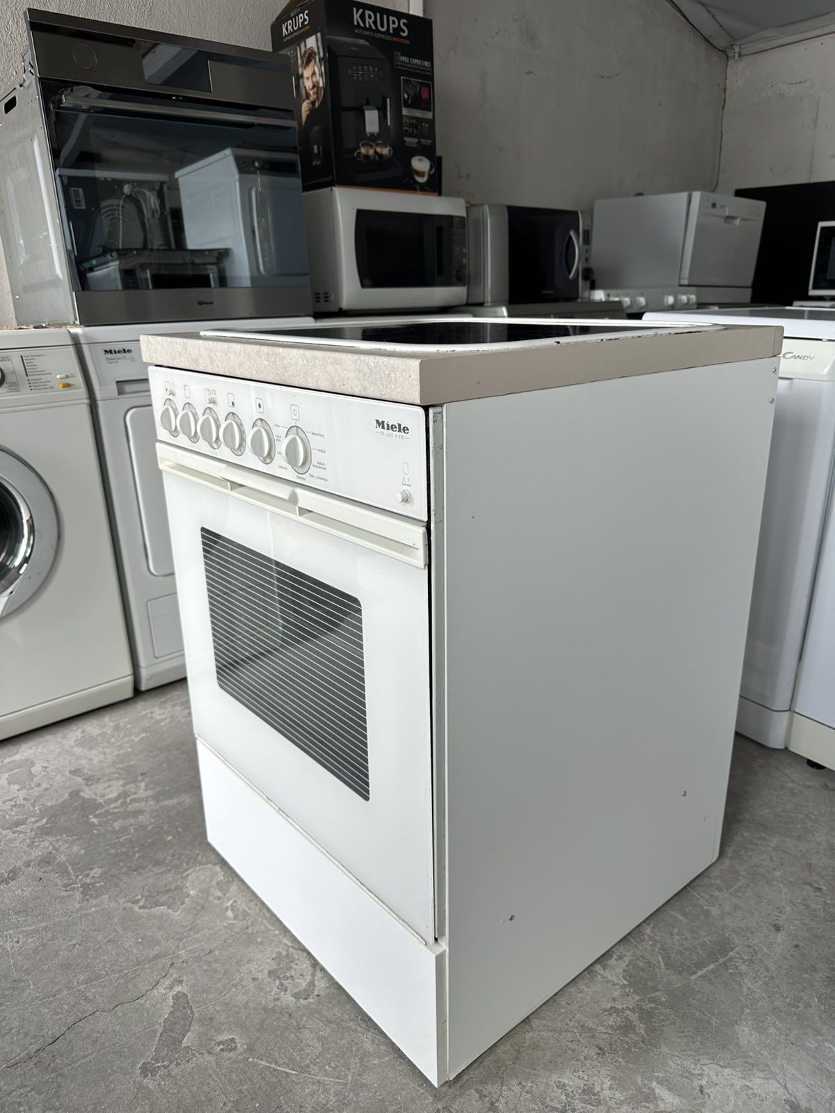 Печка +гаранция. MIELE Керамичен плот. Конвекция. Доставка за София