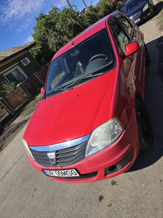 Vând Dacia Logan