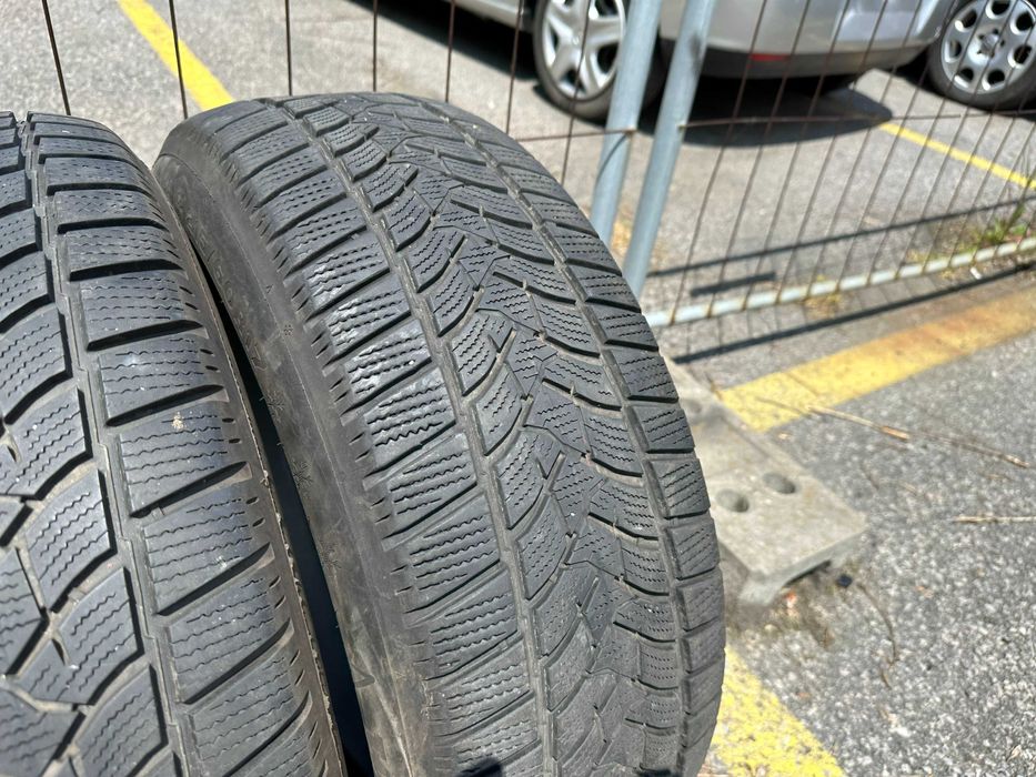 зимни гуми DUNLOP  215/60/17 с ДОТ 32/2018г.