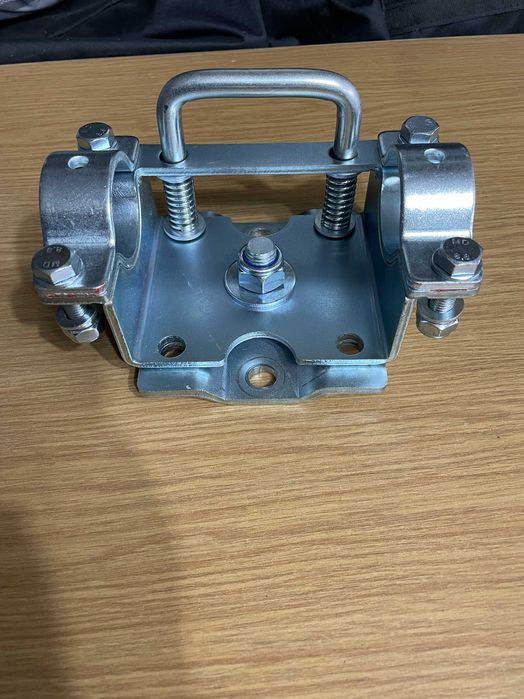 Поворотный хомут опорного колеса прицепа