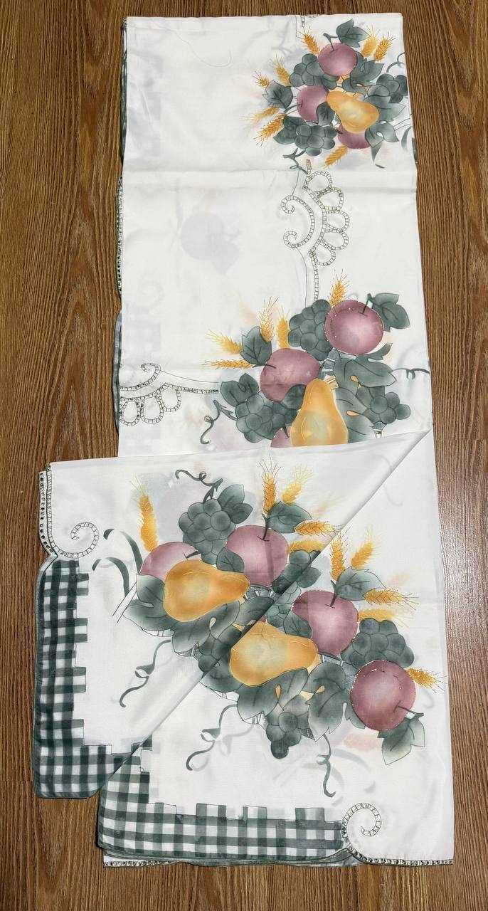 Скатерть (3.10 на 1.70 м) + салфетки (40 на 40 см)