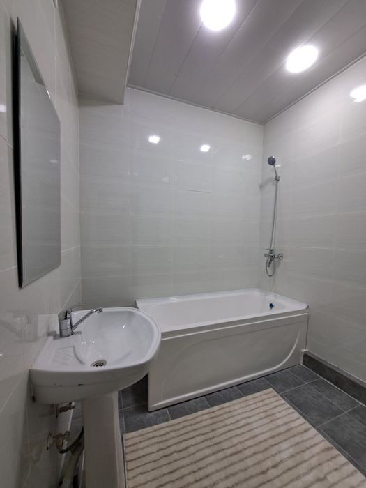 3 xonali kvartira sotiladi