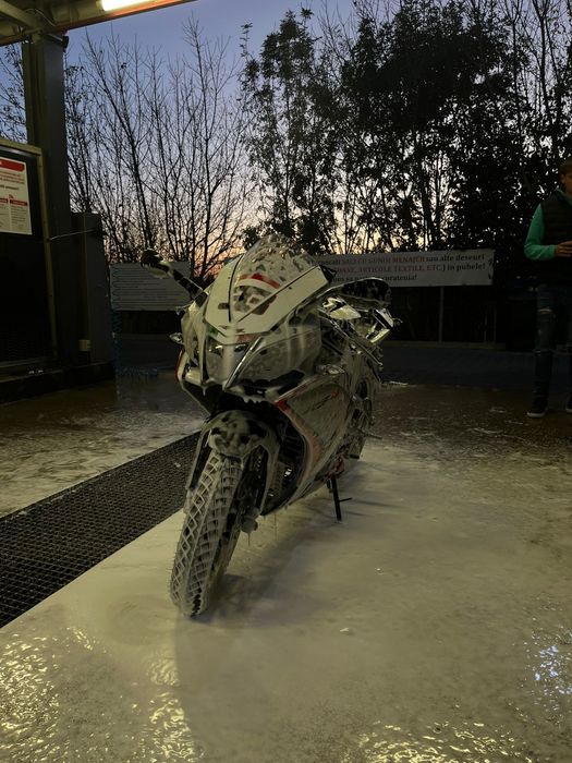 Vând aprilia rs4