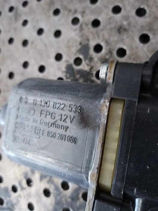 Motoras macara dreapta spate vw polo 6r 0130822533 6r0959812f