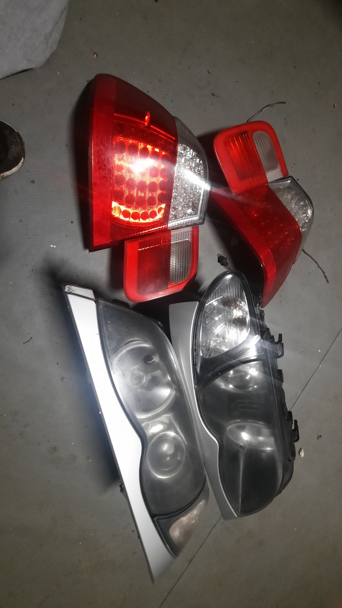 Vând set faruri xenoane +stopuri led pentru BMW e46 facelift