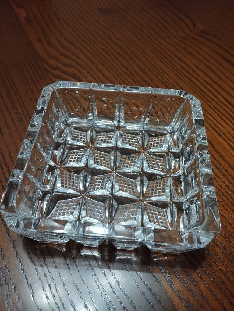 Продам хрустальную пепельницу