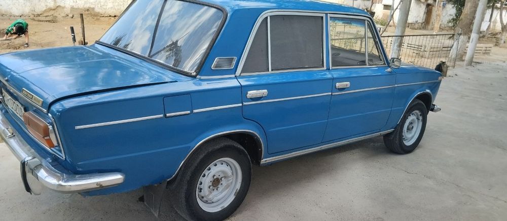 Vaz 2103 sotiladi. 1975 yil ishlab chiqarilgan. Holati aʼlo.