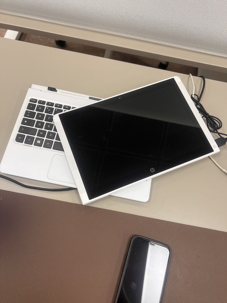Продавам лаптоп HP10”