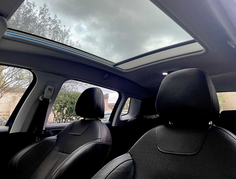 Peugeot 2008 1.2 e-THP Feline Titane