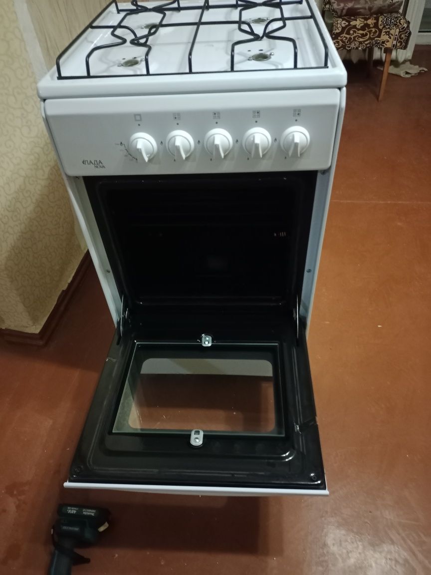 Продам новую газовую плиту.