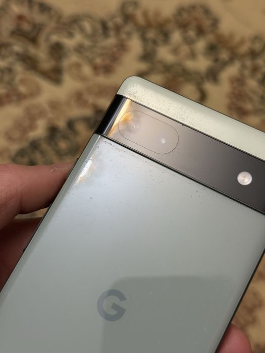 Два Google pixel 6a