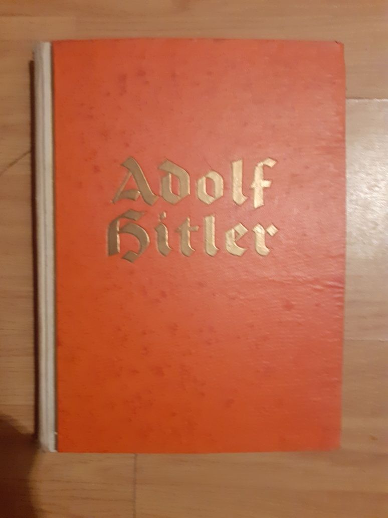 Carte Adolf Hitler și Mein Kampf