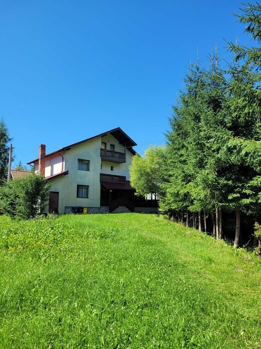 Casa de vacanta  ( 7 camere)in inima Bucovinei