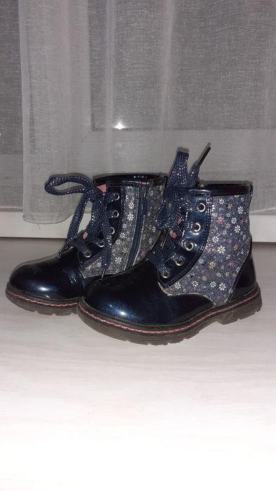 Недорого продам осенне-весеннюю детскую обувь для девочек