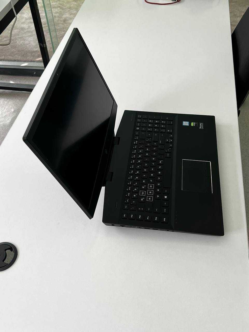 Ноутбук игровой HP Omen 17 RTX 2070 - 8GB/ i7-9750H/DDR 4-16GB/SSD-1TB