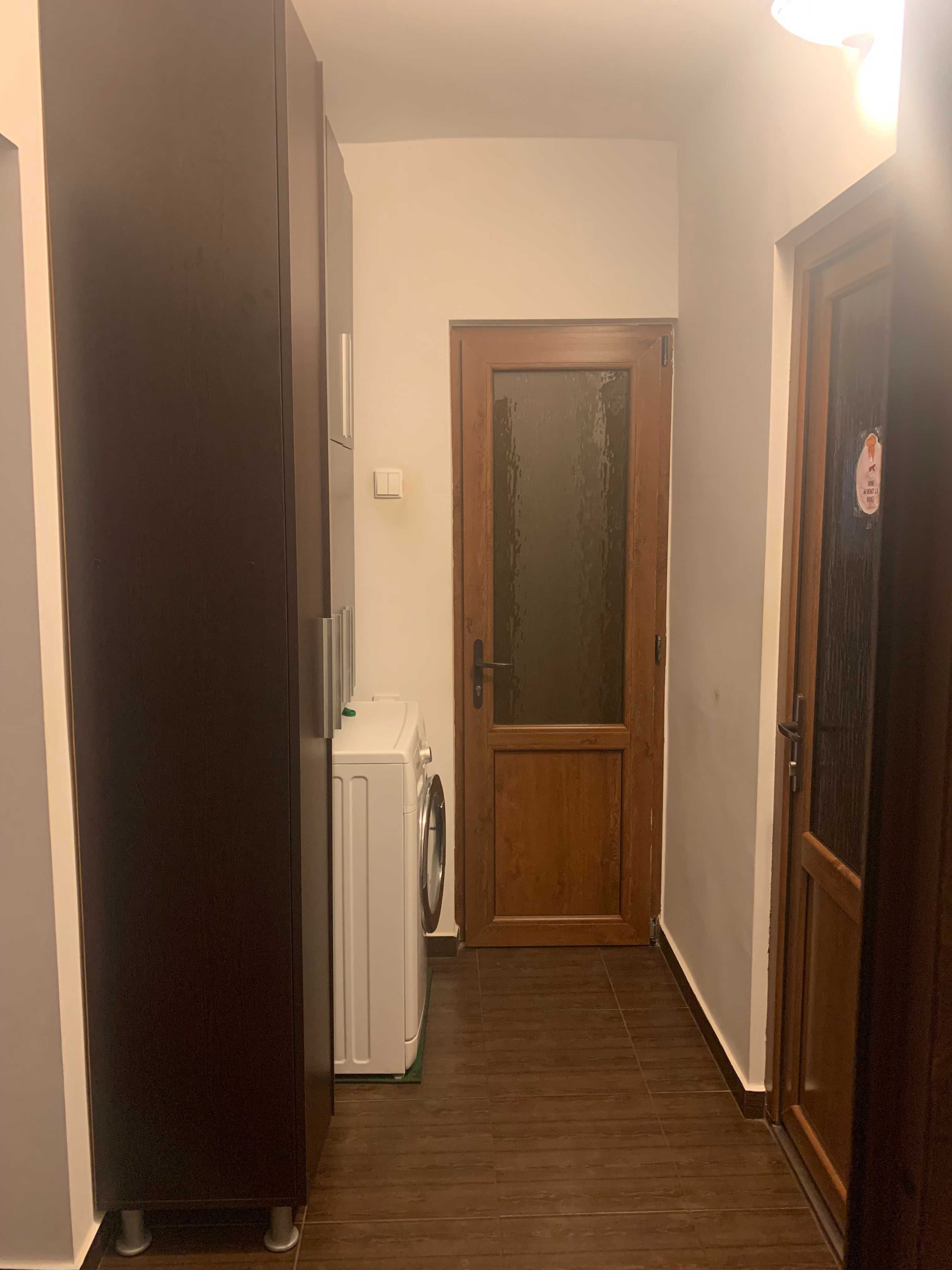 Vand apartament cu 3 camere, et. 2, zona Centaur