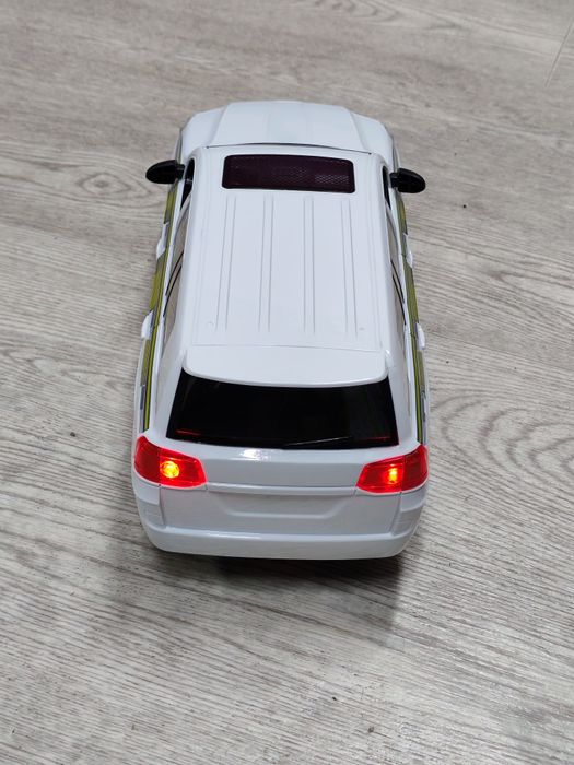 Продаётся Тойота ланд крузер крузак 200. Машина радио управлением 6+