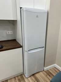 Отдам холодильник Indesit