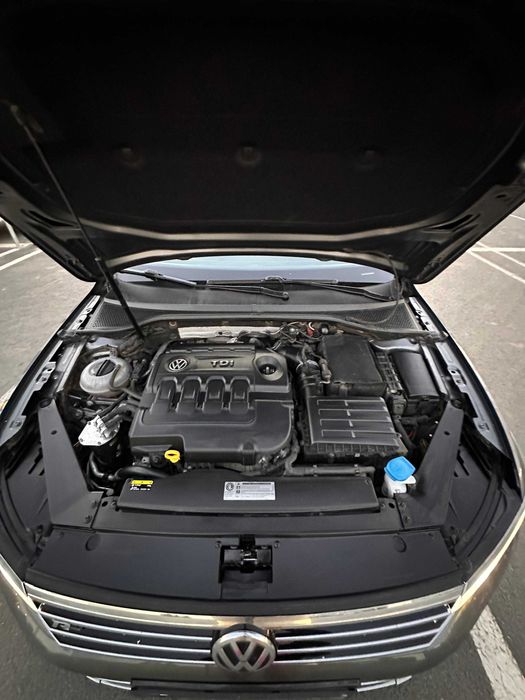 VW Passat B8 2.0 TDI DSG R-Line | 150 CP | dotări premium | 2016