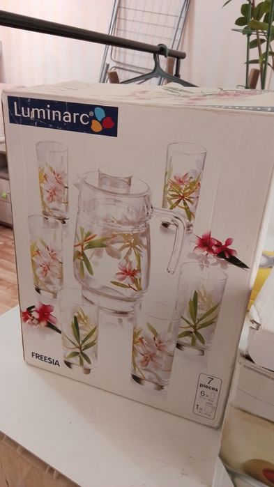 Графин со стаканами, продается посуда в ассортименте