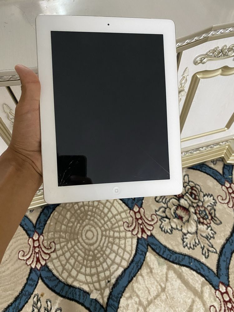 iPad планшет.