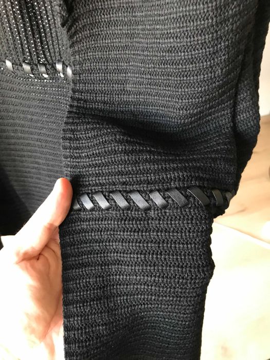 Vestă lungă cu inserții Vestă neagră pentru damă (cardigan)