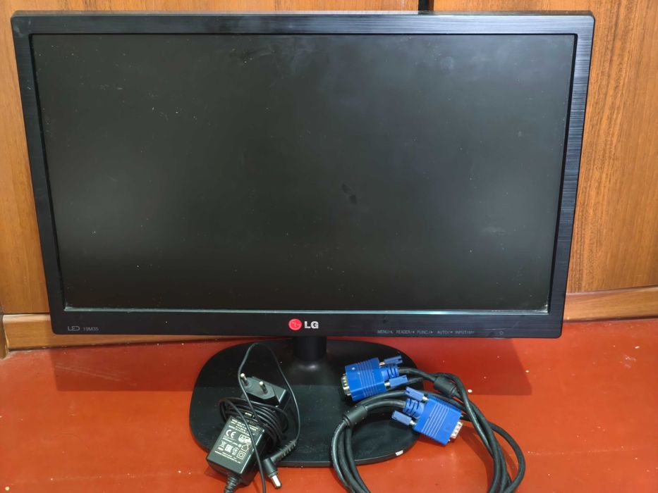 Монитор LG 19M35A черный