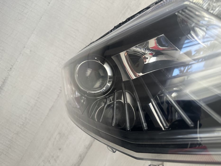 Far dreapta skoda octavia 3 5E bi xenon adaptiv Europa