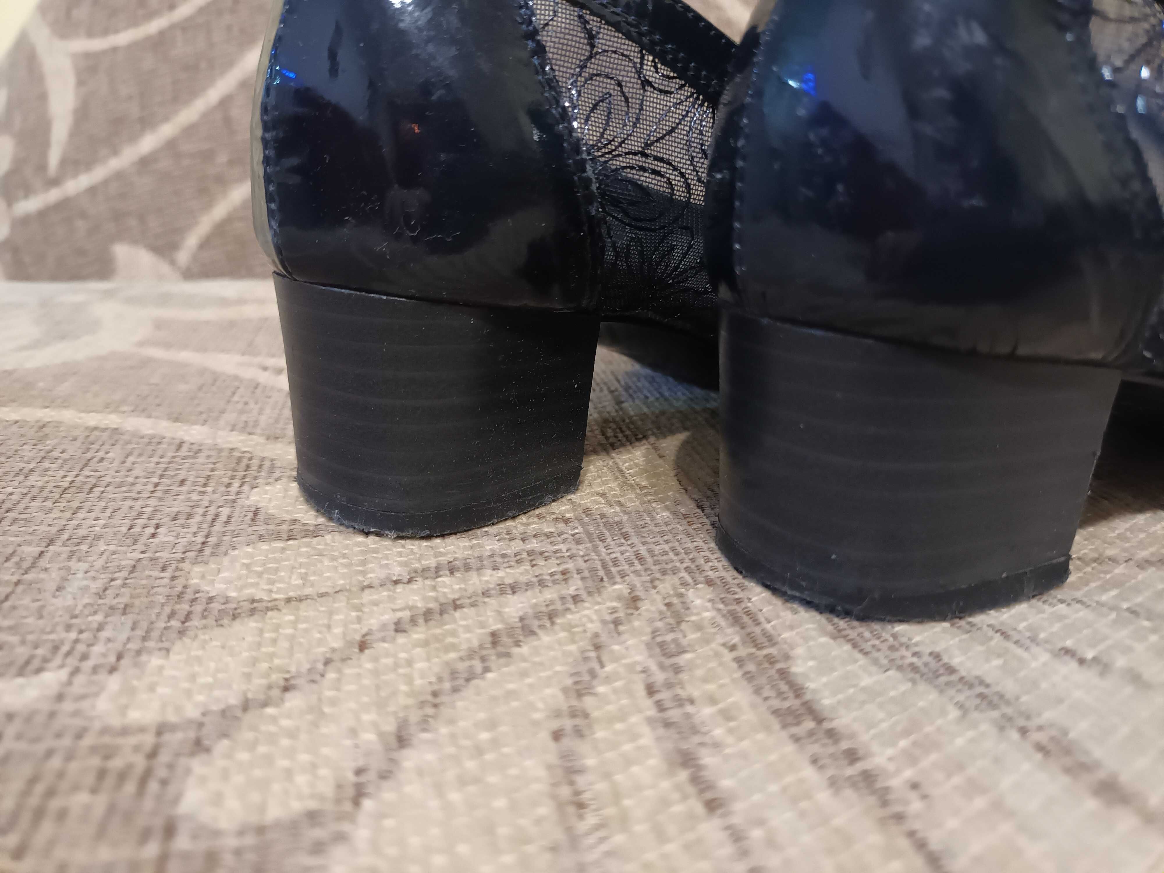 Pantofi bleumarin, piele lăcuită, mărimea 35