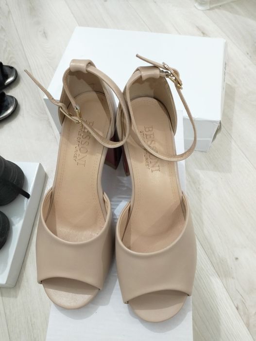 Босоножки женские