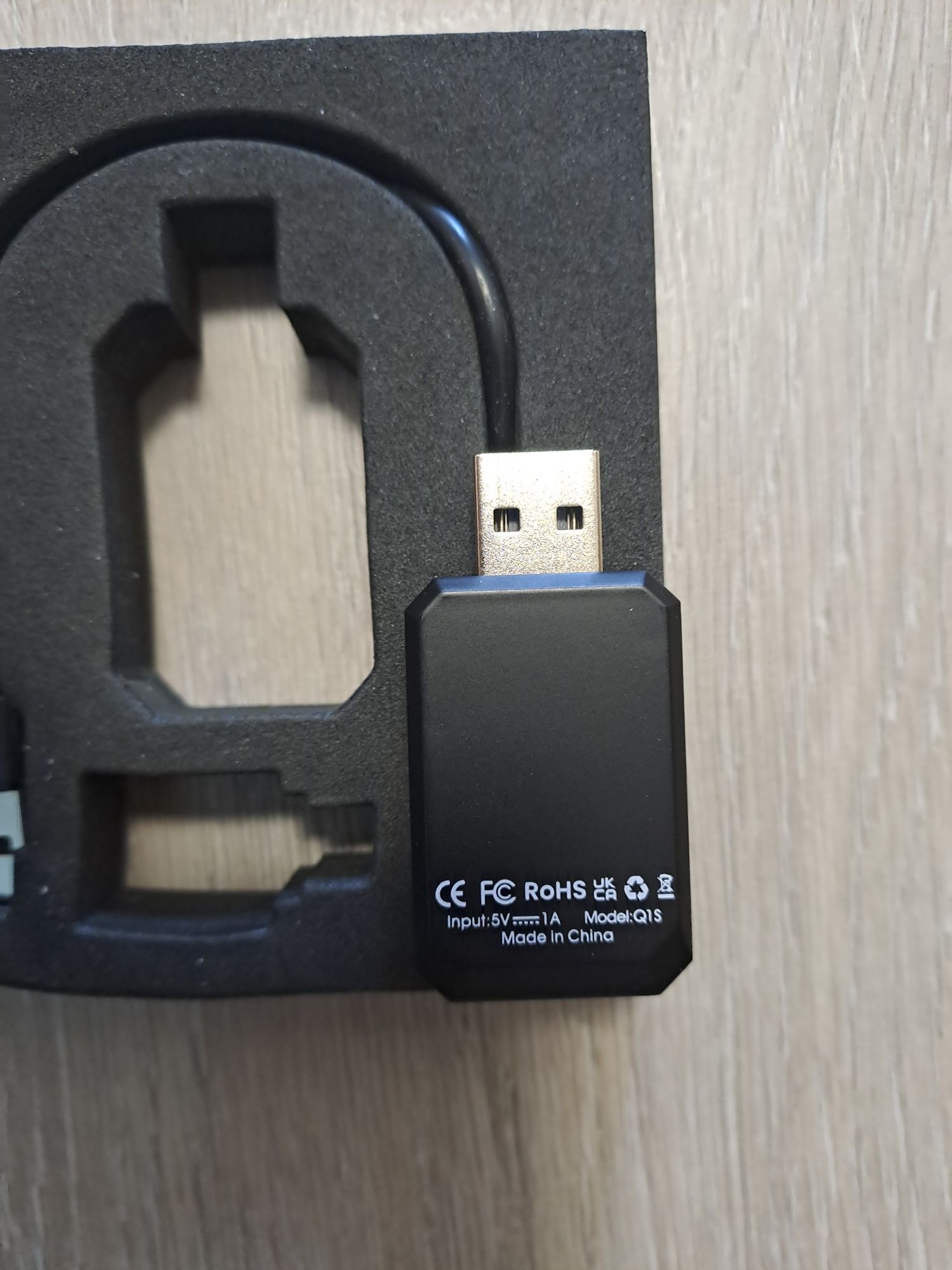 Adaptor wireless CarPlay cu upgrade 2025.