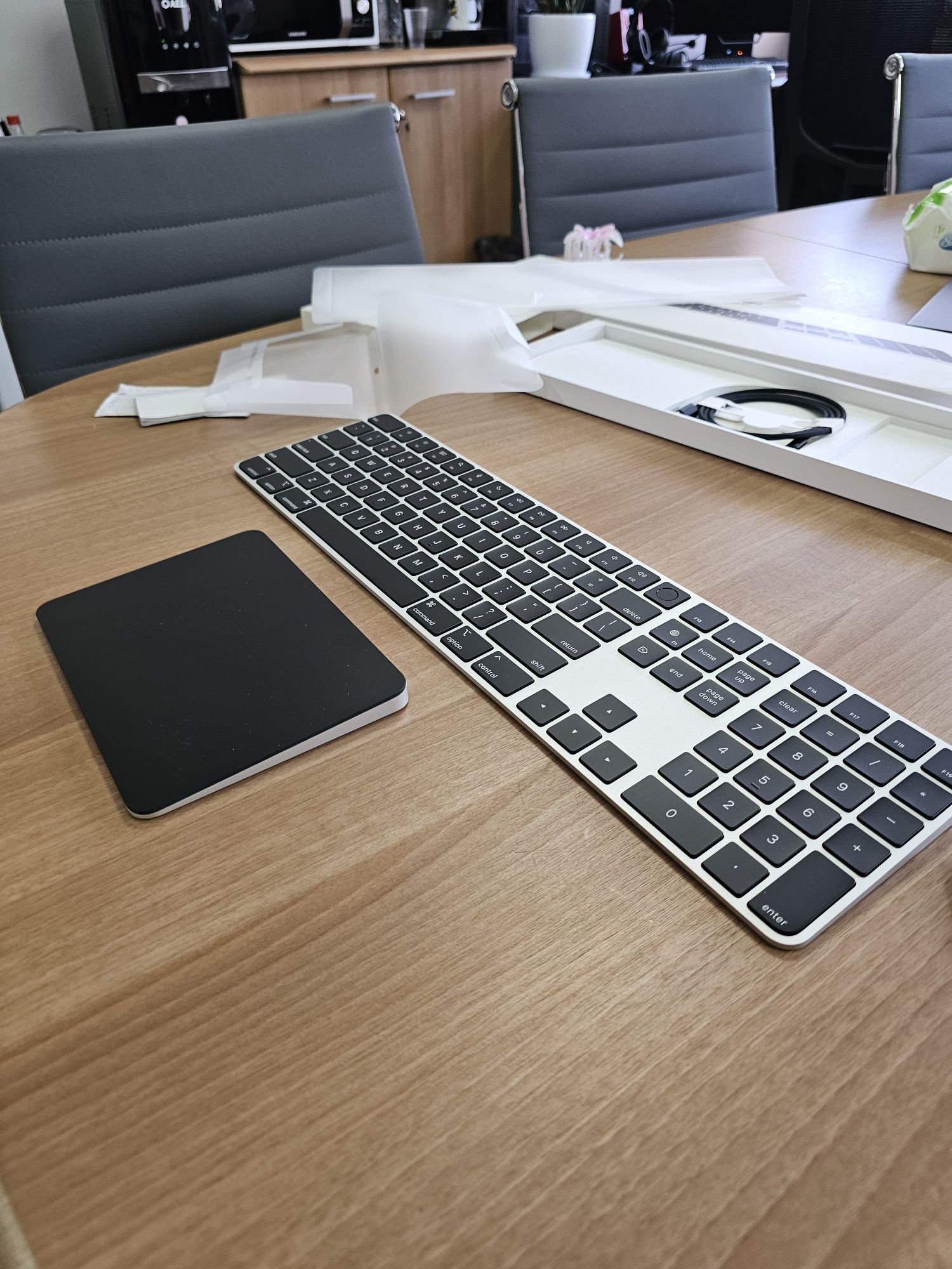 Apple Magic keyboard with Touch ID, Magic Trackpad 2 (можно отдельно)