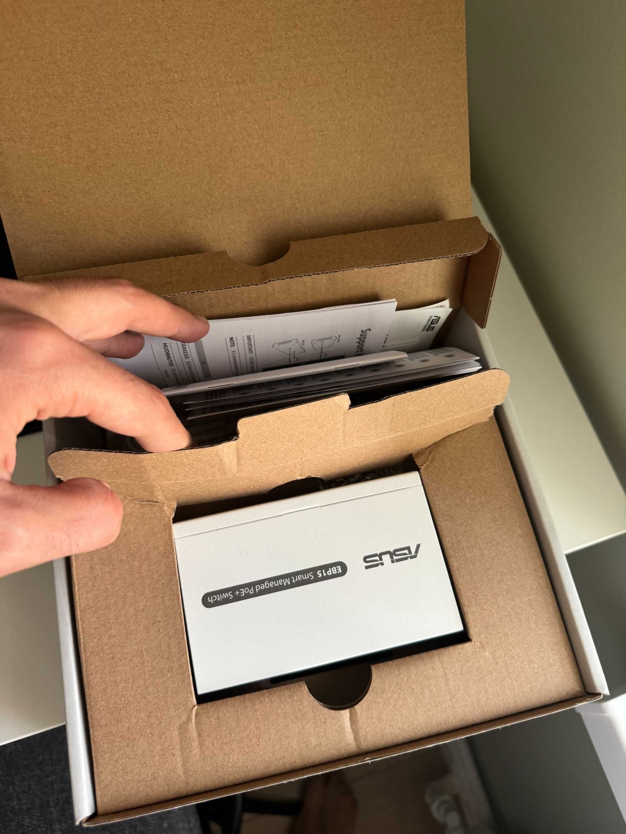 Switch Asus EBP15