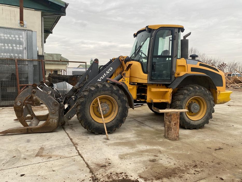 Incarcator frontal marca Volvo