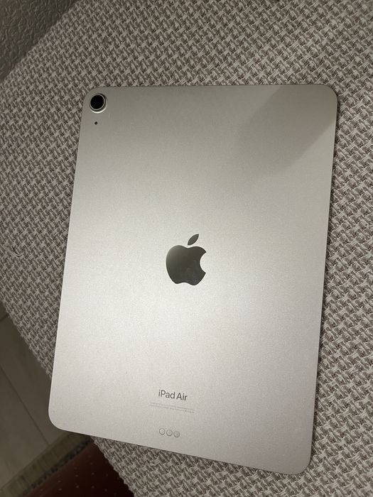 Apple iPad Air 5 (64GB, Wi-Fi) в идеальном состоянии