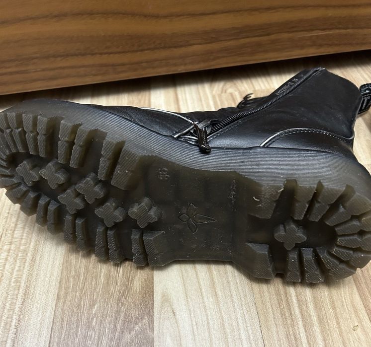 Женские сапожки .