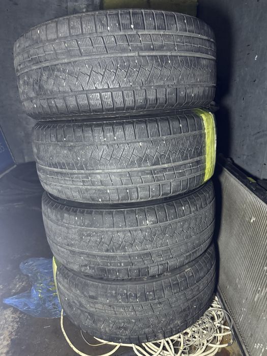 Зимние шины 235/45/R18 в  идеальном состояний