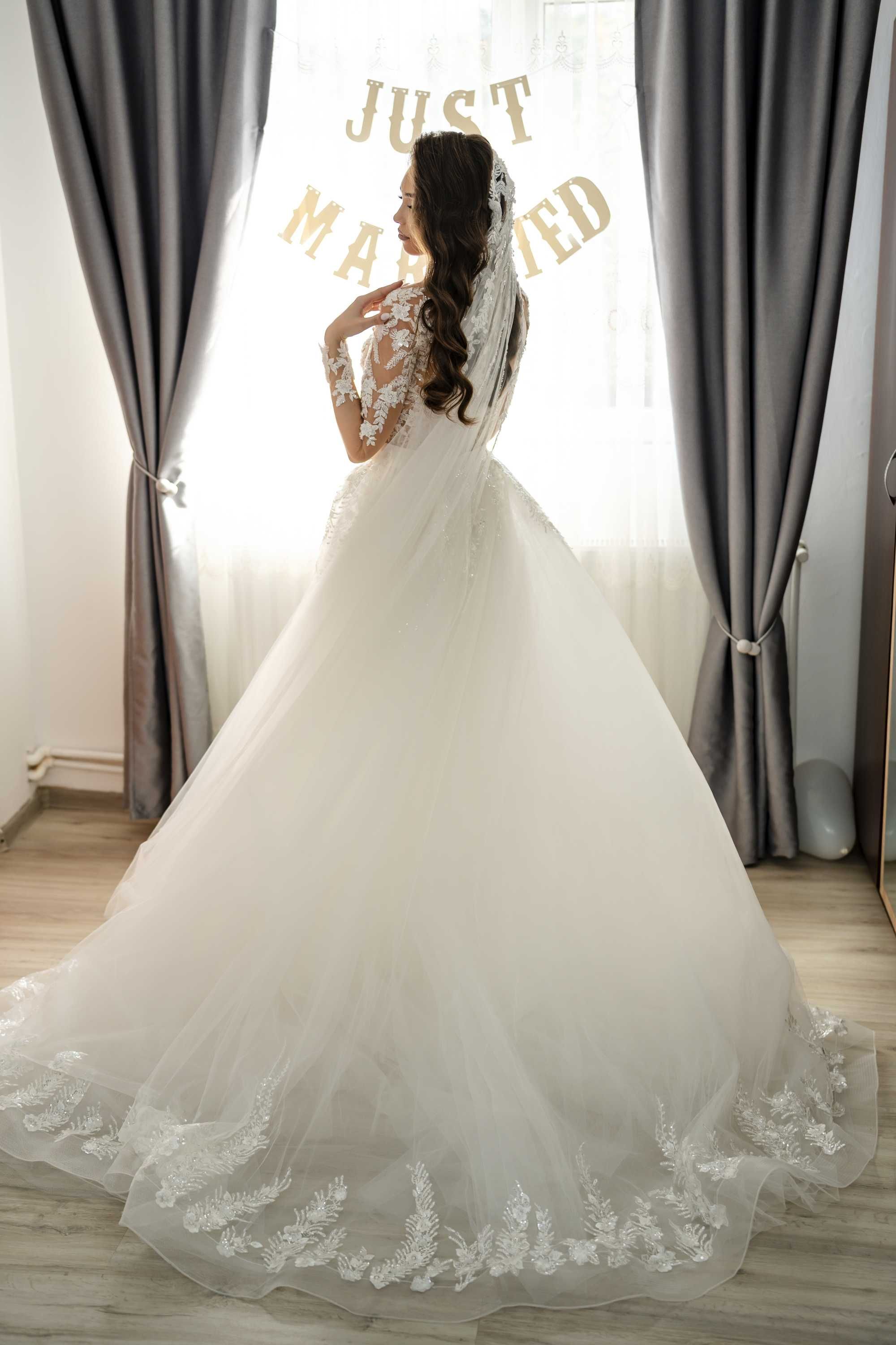 Rochie mireasa + trena detasabila + voal (Model pe comanda - Deosebit)
