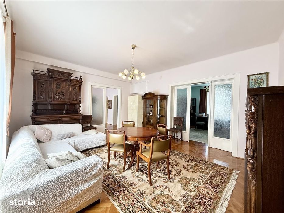 Apartament stil clasic - 4 camere, 2 bai - Central