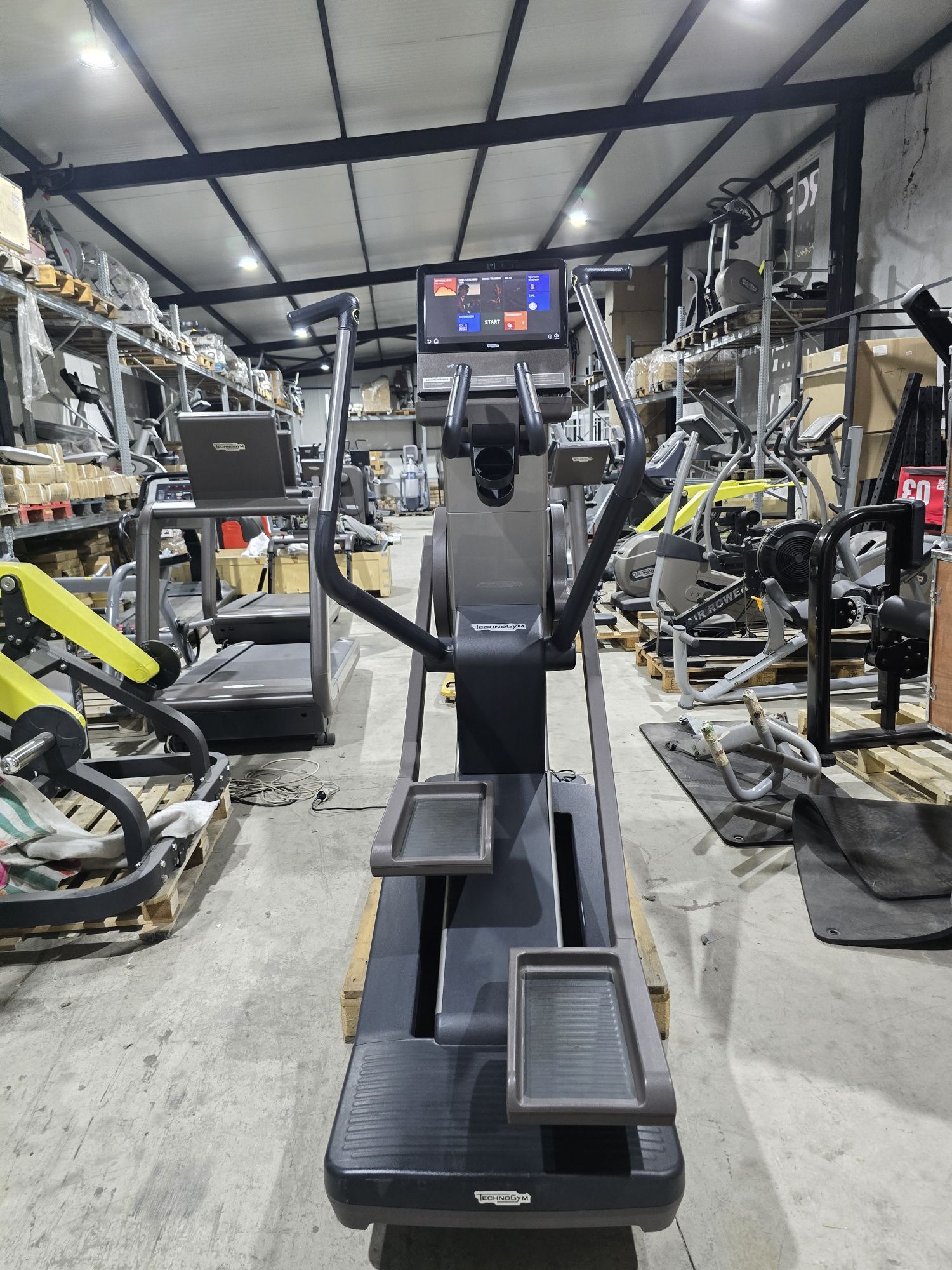 Technogym artis crosstrainer техноджим костренажор без забележка
