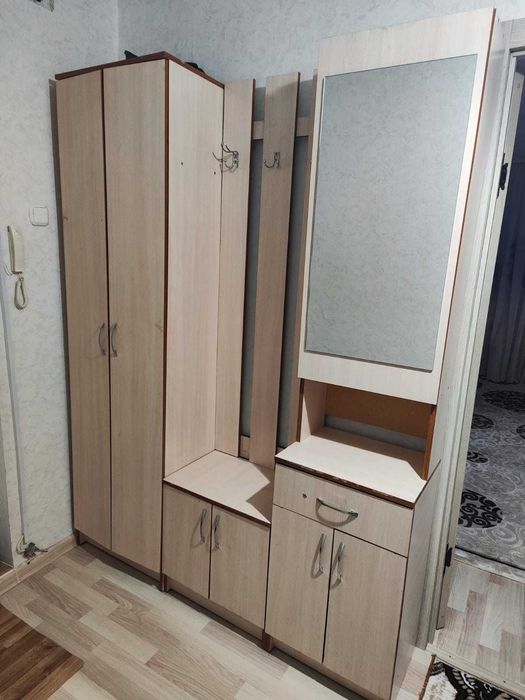 Продам прихожую.